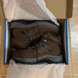 Woman’s Lamincoa winter snow hiking boots